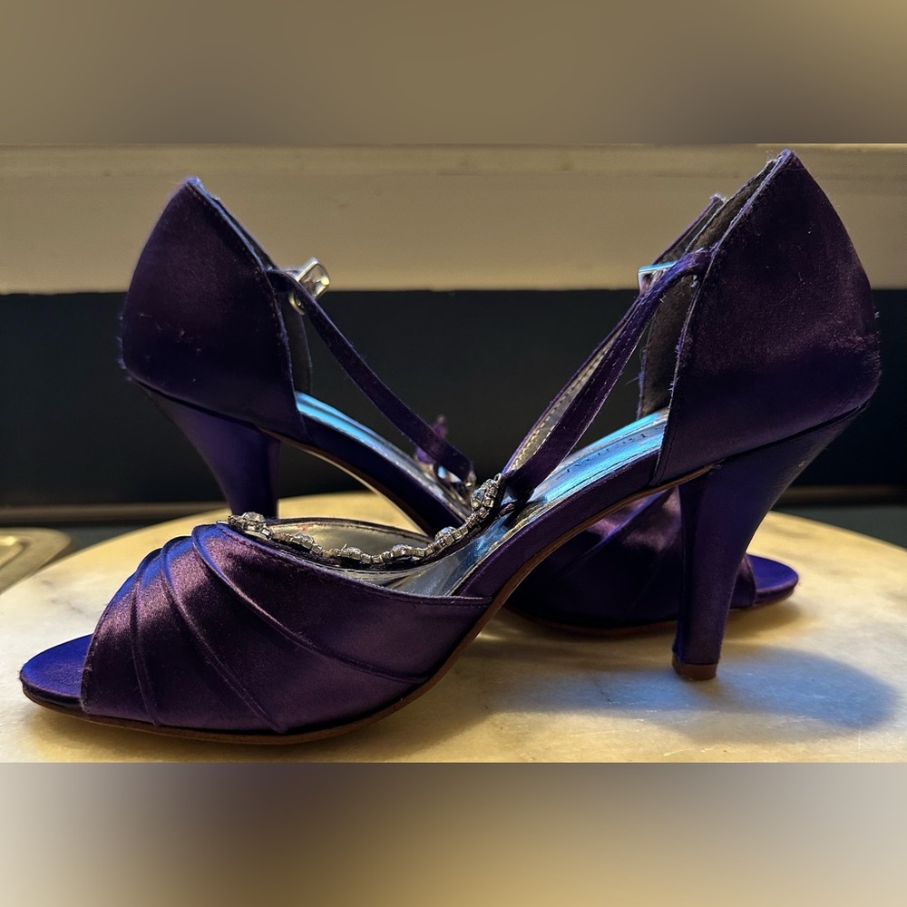 David's Bridal Purple Satin Jewel Hardware Heels Sz 8 Summer Shoe.